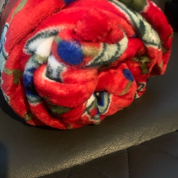 Star Trek Plush Throw - Picture 2 of 6